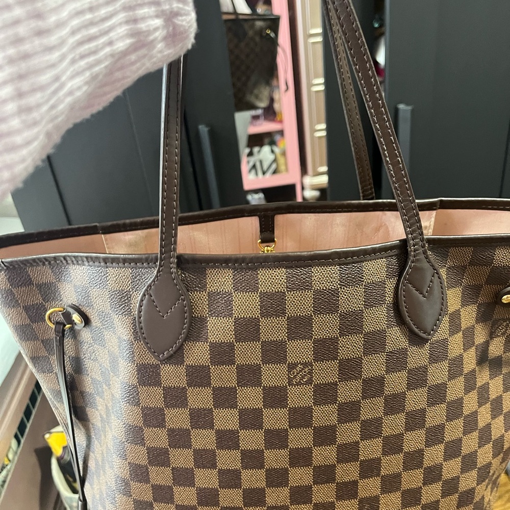 Louis Vuitton Damier tote bag in brown checkered.